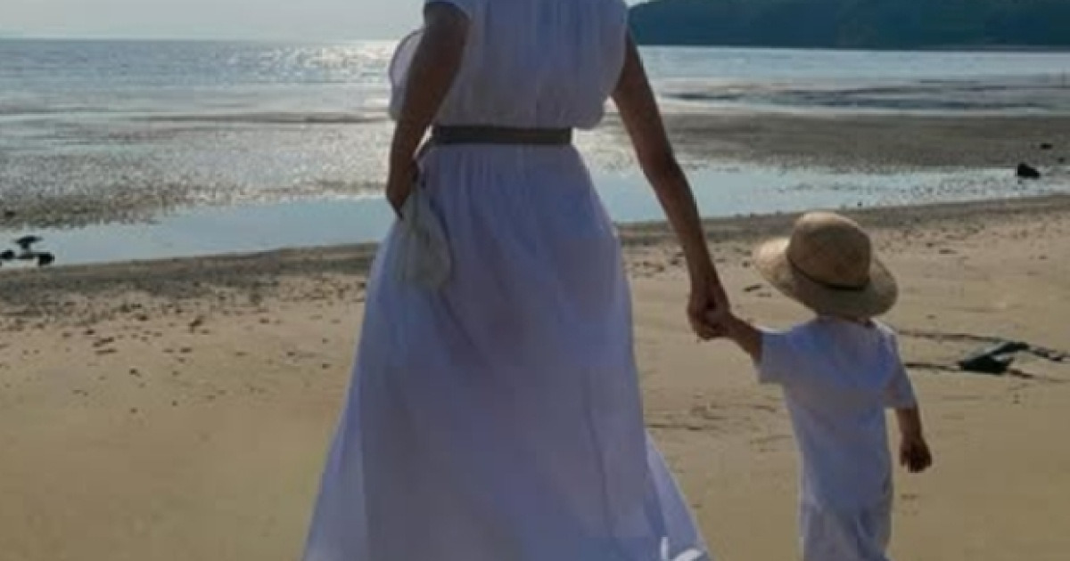 문가비, '정우성 친자' 아들과 함께하는 일상 사진 공개