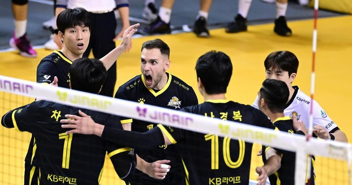 '비예나 21점' KB손보, OK저축은행 3-0 완파…2연승으로 2위