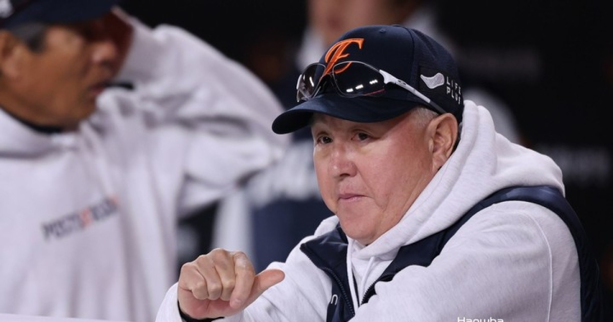 한화 김경문 감독, 김서현 살리려다 '117구' 던진 와이스 투혼까지 수포...이제는 '믿음의 야구' 놓아야 할 때