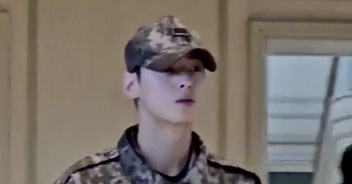 "잘생김은 못 숨긴다" 경주 APEC서 군복 입은 차은우 포착