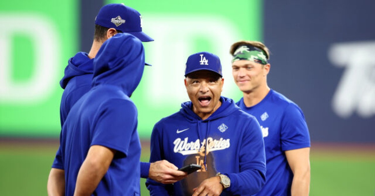 '벼랑 끝' 다저스 선수단 의지 보소, 원정 출발 시간 당기고 자발적 훈련 참여 "우린 아직 끝난 게 아니다"