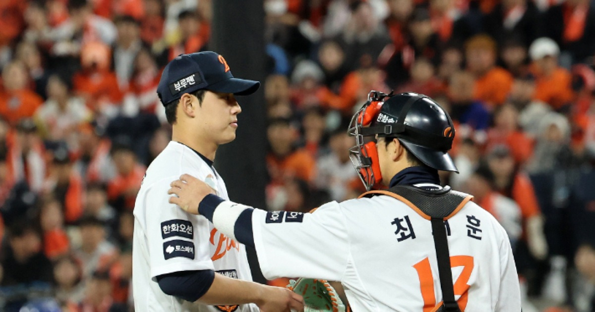 '문동주, 너마저…' 벼랑 끝 한화, 초대형 악재 발생…선발 1이닝 1실점한 뒤 조기 강판
