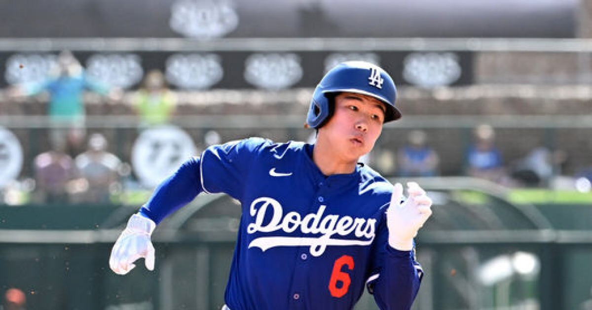 '통산 263도루' 로버츠 감독, 김혜성과 베이스 러닝 도중 '꽈당' 몸개그