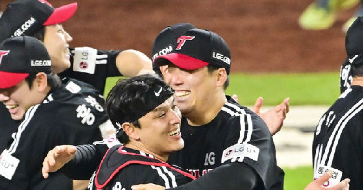 MVP 김현수도 인정하다. '2루타-홈런-홈런' 박동원이 실질적인 MVP였다...2023년 이어 또 아차상