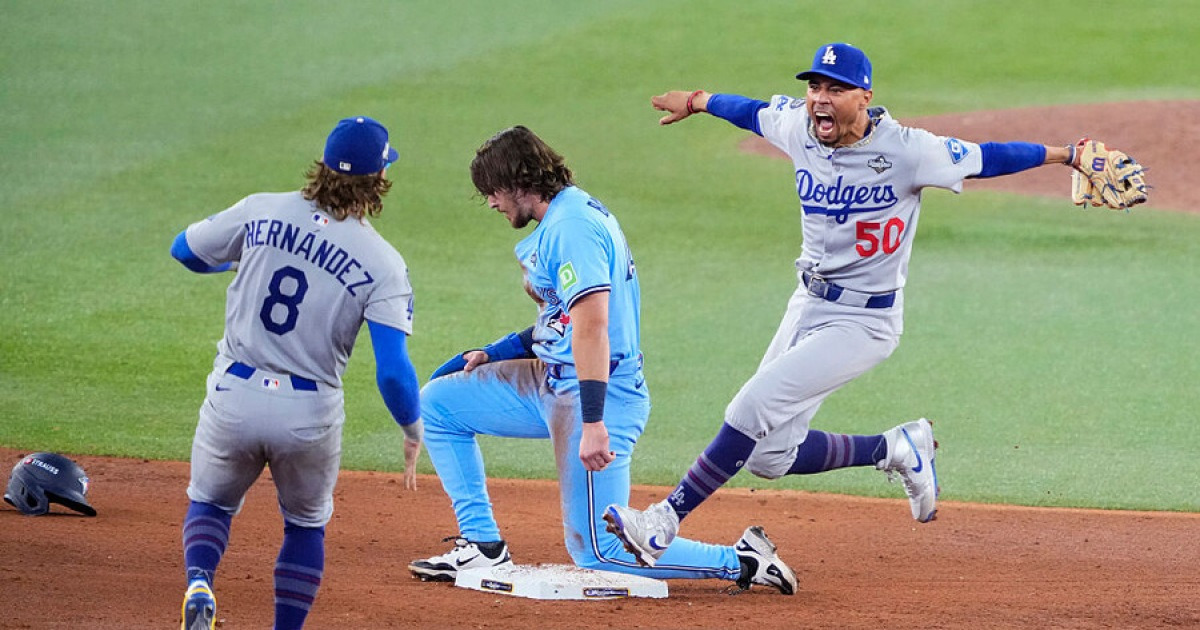 하필 타구가 거기에 꼈을까…토론토 9회말 대역전 드라마 찬스 놓쳤다
