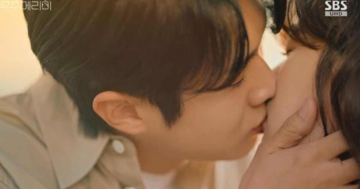 최우식, 정소민에 재고백 후 키스…