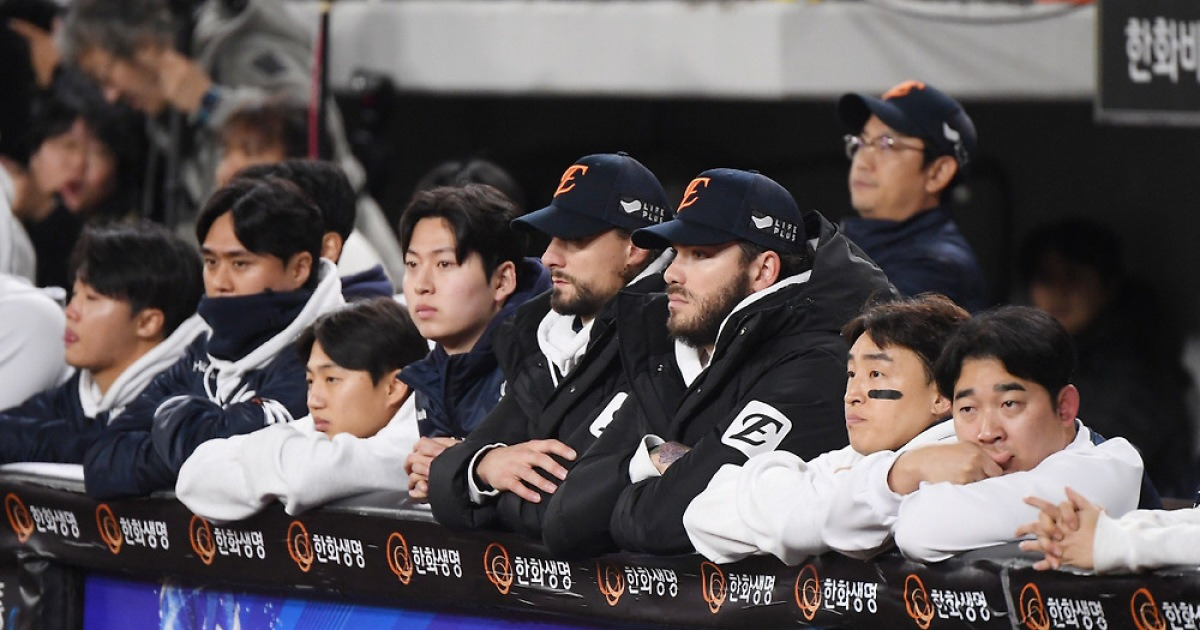 한화는 도대체 어떤 싸움을.. LG도 5차전이 한계였다 → 체력 다 끝났다 "6회부터 다리가 안 움직이고 시야가 흐려지더라"