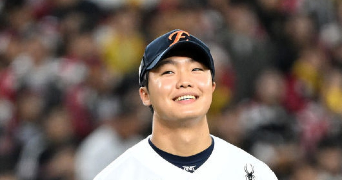 "KS에 더 잘하고 싶었는데…" 끝내 눈물 훔친 19세 막내의 승부욕, 준우승 한화에 선물 같은 존재다