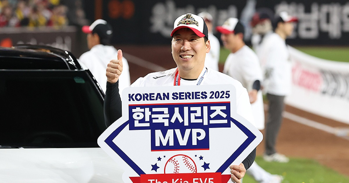 김현수 2년 25억으로 지킬 수 있었는데, LG의 운수 좋은 날…우승했는데 왜 머리가 아프니