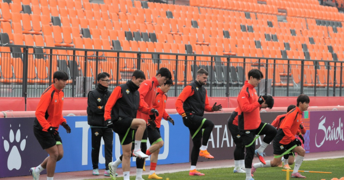 춘천에서 훈련 중인 강원FC 선수단