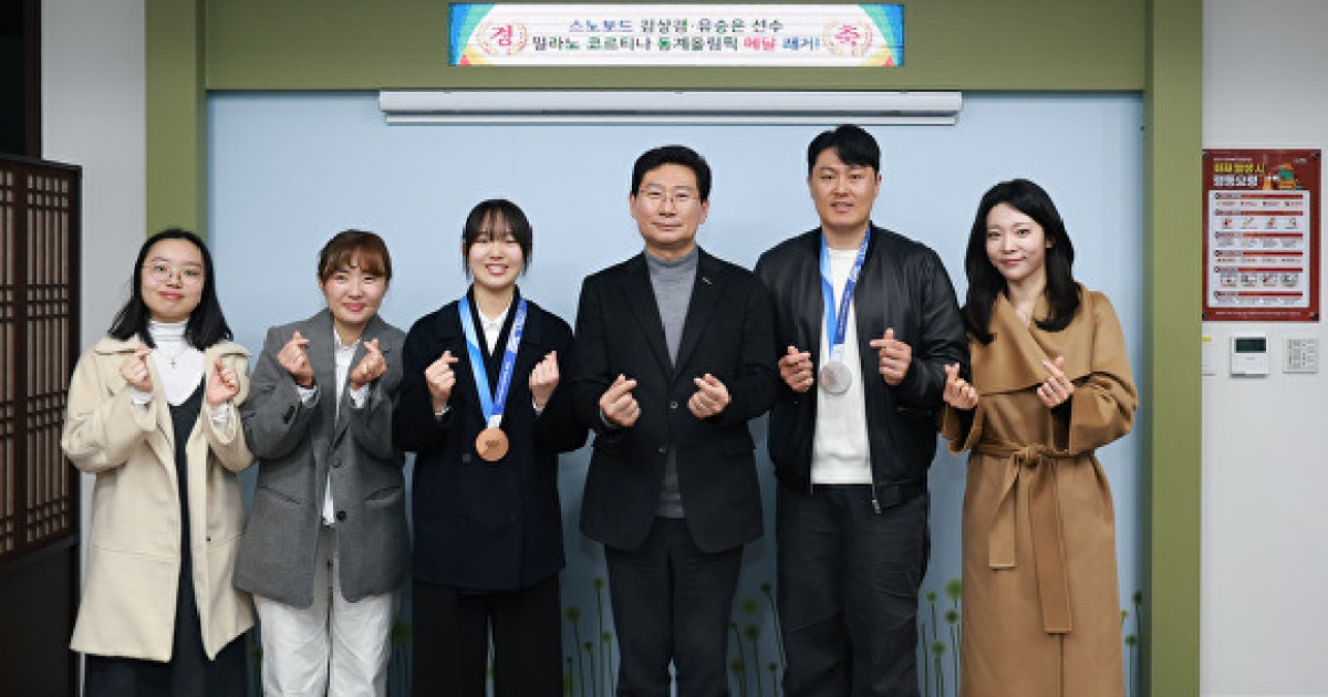 용인특례시 이상일 시장이 올림픽 메달리스트 김상겸·유승은 선수를 초청해 축하한 자리