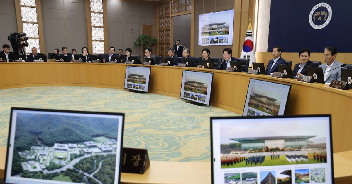 Photo: v.daum.net President Lee Urges Debt Relief to Prevent Suicides Among Financially Vulnerable