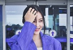 출국장 효민, 반짝반짝 빛나는 표정 