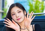 엘즈업 유키,\'엘프의 손인사\' 