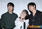 이무생-강동원, 두 훈남 배우 사이에 행복한 관객 