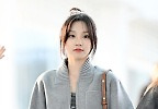 아이들 우기 ‘작은 얼굴에 또렷한 예쁨’