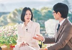 송혜교, 유재석X조세호 사이 꽃미모 자랑 “23년 묵힌 이야기 푼다”