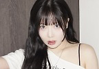 용준형♥현아, 어깨에 새겨진 타투 뽐내듯...