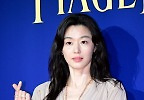 전지현, \'손하트도 멋지게\' 