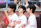 온앤오프 효진-승준-와이엇, \'야구 유니폼도 잘 어울려\' 