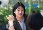 \'하이파이브\' 안재홍, 이번엔 찰랑이는 \'단발좌\' 강풍의 초능력자