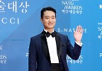  조우진 \'멋이 넘치는 턱시도\'