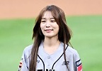  윤소희, \'귀여운 미소\'
