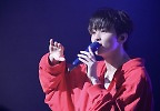 NCT 마크, 日 첫 쇼케이스 투어 성공적 “떼창+응원 뜨겁게 다가와”