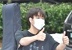 이무진, 출근길 엄지척~