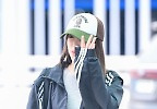 최예나 출국, \'팬들 향한 달달한 눈빛\' 