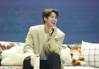 공명, NCT 도영 깜짝 등장에 감동…데뷔 12년만 첫 한국 팬미팅 성료