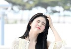 한소희 ‘뜨거운 햇살에 찡긋’