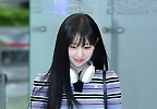 김지원, 수줍게 ‘소녀감성’ 