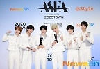 NCT WISH, 트로피 2개에 함박 미소