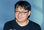 미소 짓는 김남균 감독 