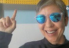 이은미, 파란 선글라스 쓰고 투표 독려 “말보다 행동으로”