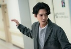 정경호, 속눈썹 올리는 디테일까지 살렸다‥혼신의 빙의 연기