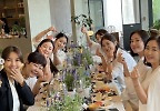 이 조합 실화? 최지우 생일에 모인 배우들 
