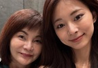 트와이스 쯔위, 그냥 나온 미모가 아니네…단발머리 母와 \'붕어빵 비주얼\' 