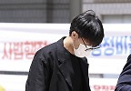 \'NCT 퇴출\' 태일, 시선은 땅에 고정
