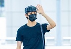 NCT 마크,\'팬들을 향해 다정한 손인사\' 