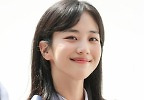 홍화연, 교복 입고 눈웃음…전교 1등의 반전 매력 