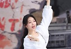  베이비돈크라이 베니, \'힙하게\'