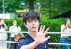 박보검,\'다정한 출근길 인사\' 