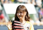  아이브 리즈 \'LG 시구 설레는 순간\'