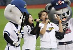  윤영석-윤지인 \'오페라 응원가 작렬\'