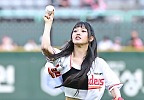  베이비돈크라이 쿠미 \'거침없는 시구\'
