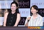 스테파니 리-김미숙, 환한 미소 