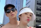 소이현♥인교진, 수영장 데이트 포착…\'워너비\' 잉꼬부부 \