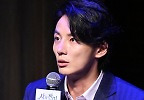 윤시윤, 눈빛 반짝이며 